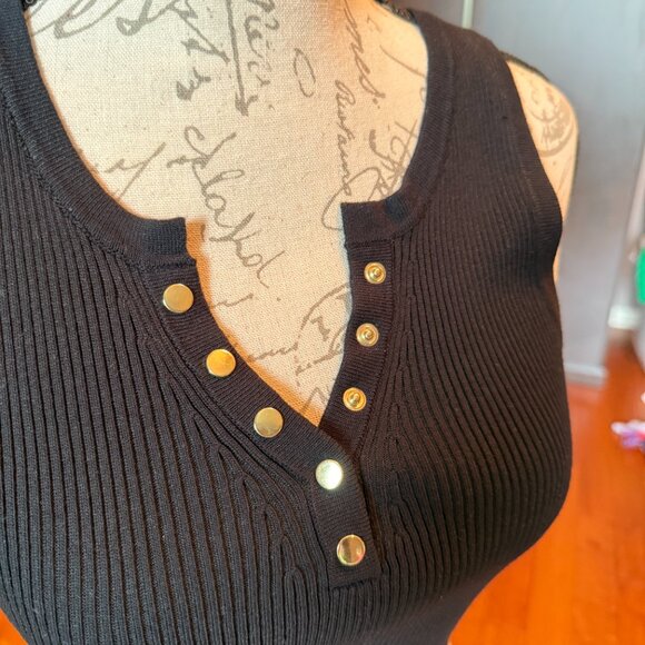 Ribbed Cropped Button Tank - Picture 2 of 3